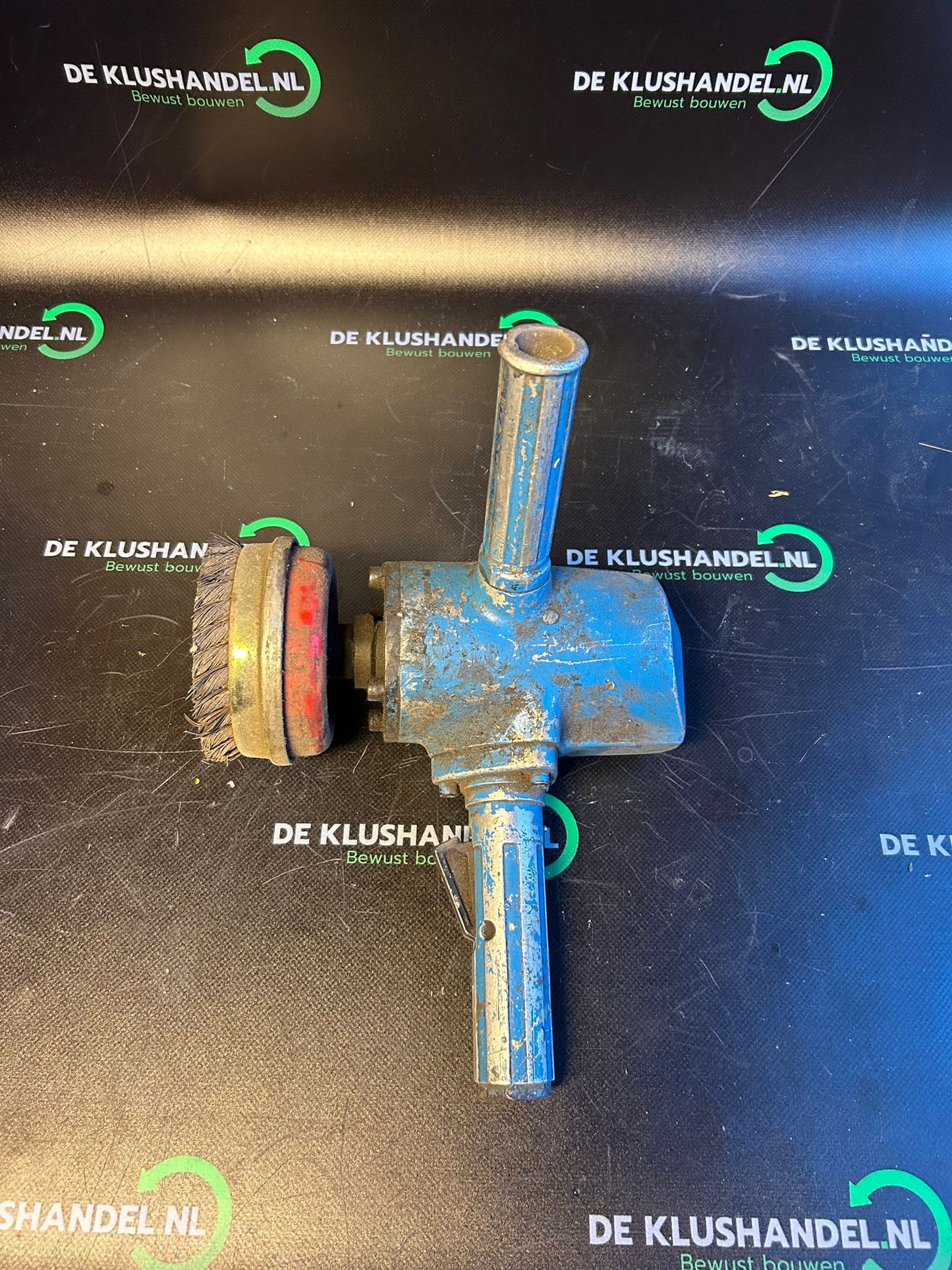 Pneumatic cup brush machine